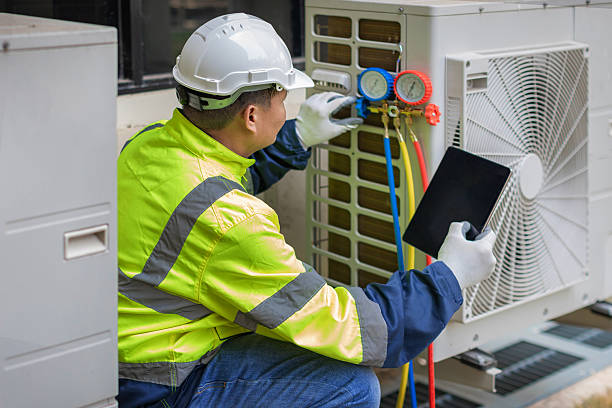 Professional Hvac technician working in Duncanville, TX